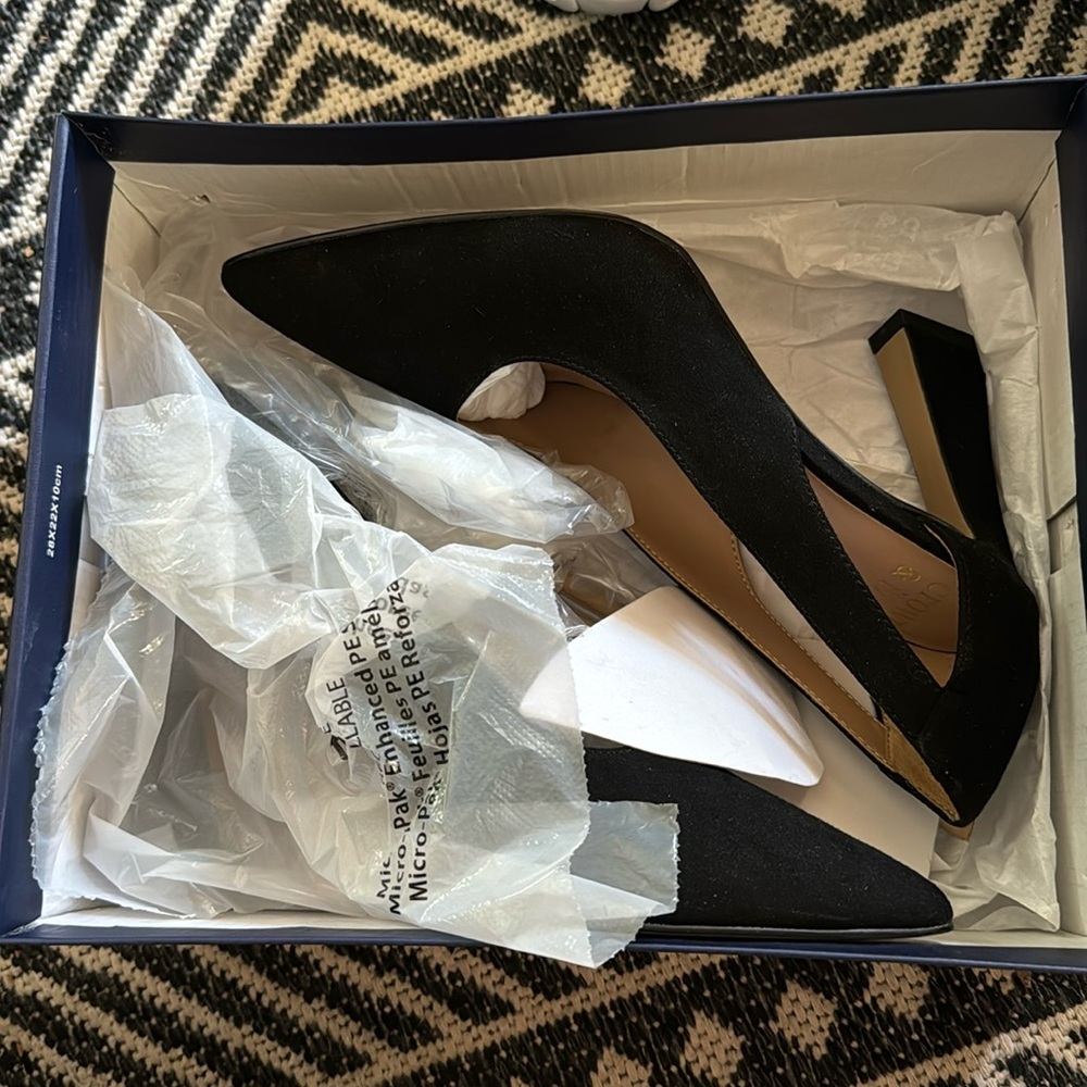 NIB Black heels